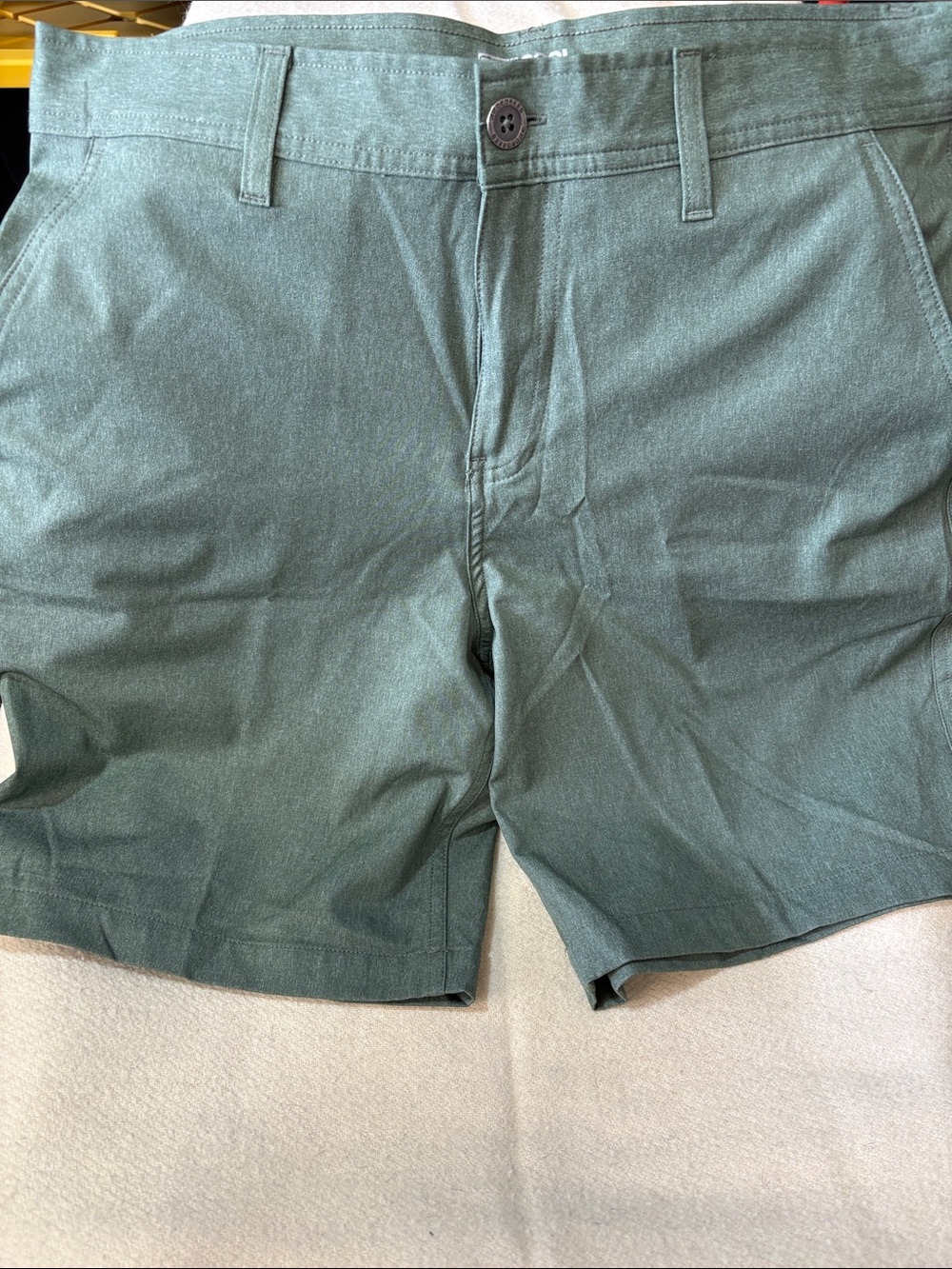 Men's Green 32 Degree Cool Stretch Performance Casual Shorts - Classic Fit